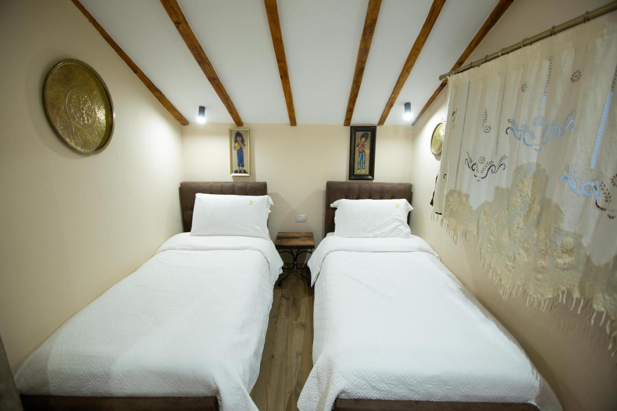 Vila Eden Boutique Hotel Korce Zimmer foto